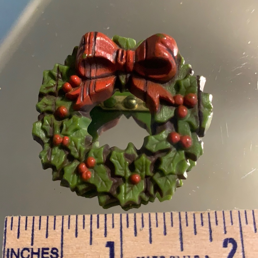 Vintage wreath brooch Christmas